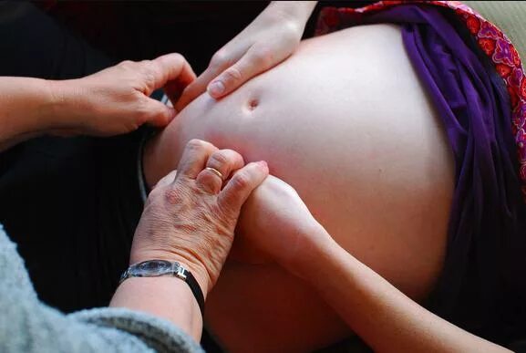 Какие признаки ближайших родов. Признаки рожавшей женщины. Роды фото крупным планом. Прогрессирующая беременность.