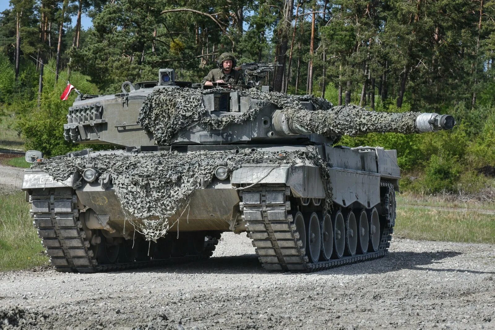 Танк это. Леопард 2а4. leopard 2a4 танк. немецкий танк леопард 2 а 4. танки leopard 2a4.