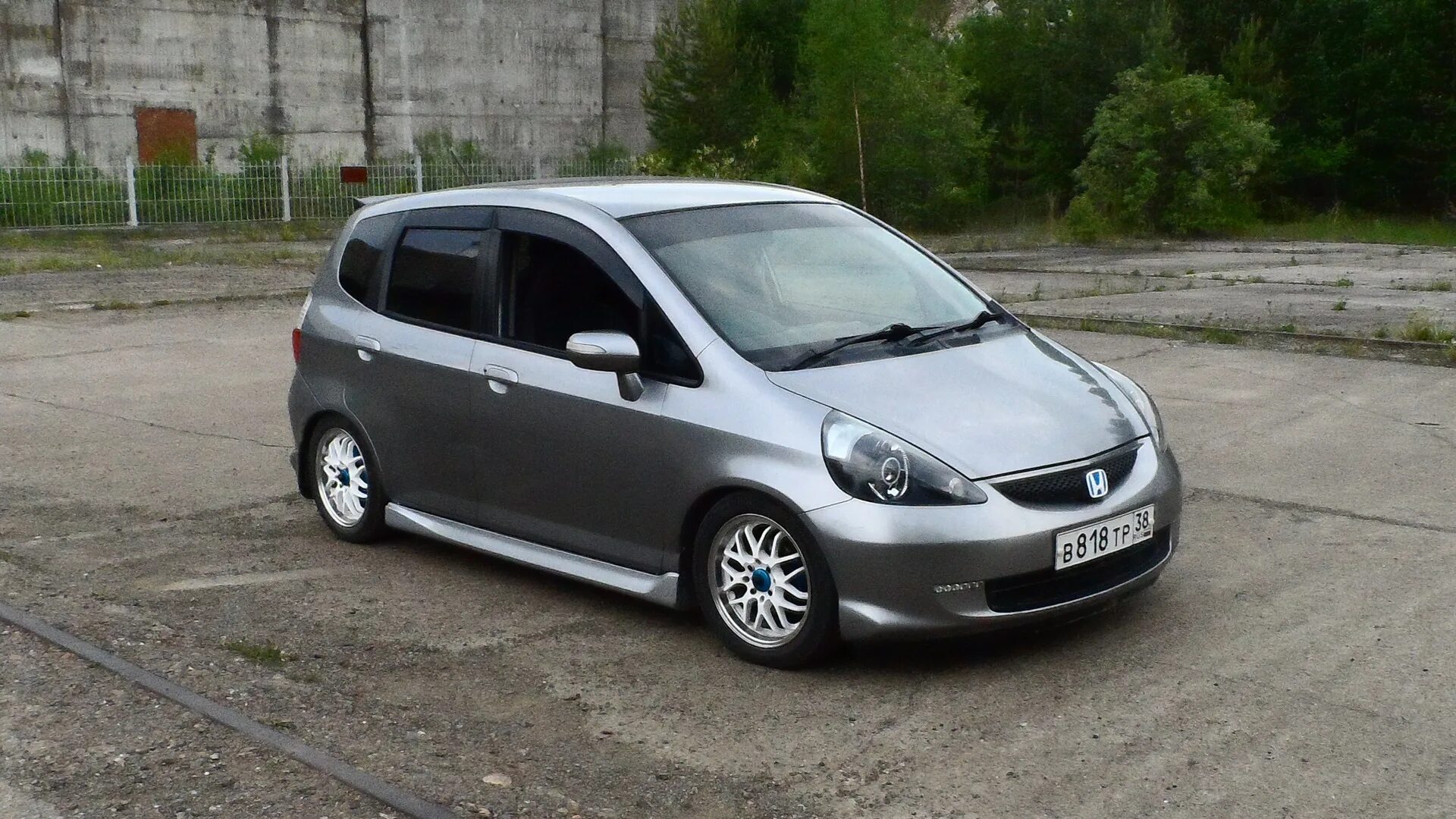 Купить хонда фит в новосибирском. Honda Fit 2004. Хонда фит 2004. Honda Fit 2004 Tuning. Honda Fit 2004 r15.