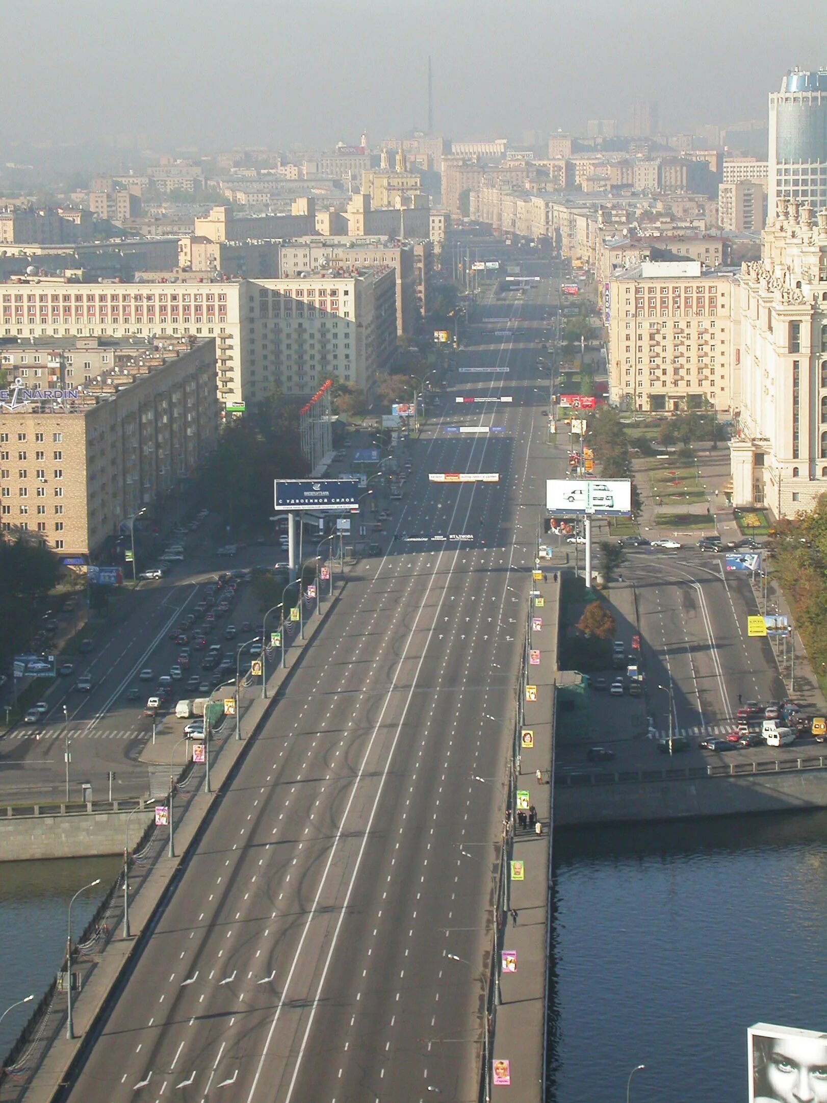 Кутузовский проспект перекрыт. Кутузовский проспект москва. проспект кутузова москва. кутузовский проспект дорогомилово. кутузовский проспект в 2000.