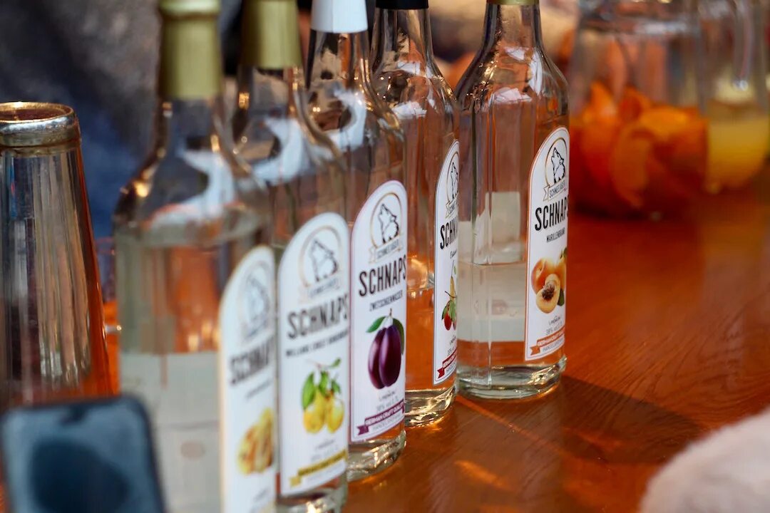 Шнапс. Himbeergeist шнапс. Пешек kingdom come. Kingdom come deliverance сохранения. Шнапс бауэр вишневый.