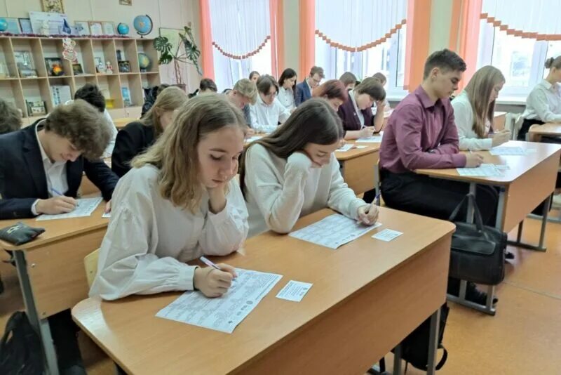 Отменили школу ульяновск. Отмена занятий в школах Ульяновской области. Учатся ли завтра школьники в Ульяновске. Школьники Ульяновской области учатся ли. Фотосессия г.Ульяновск ученики 2024.