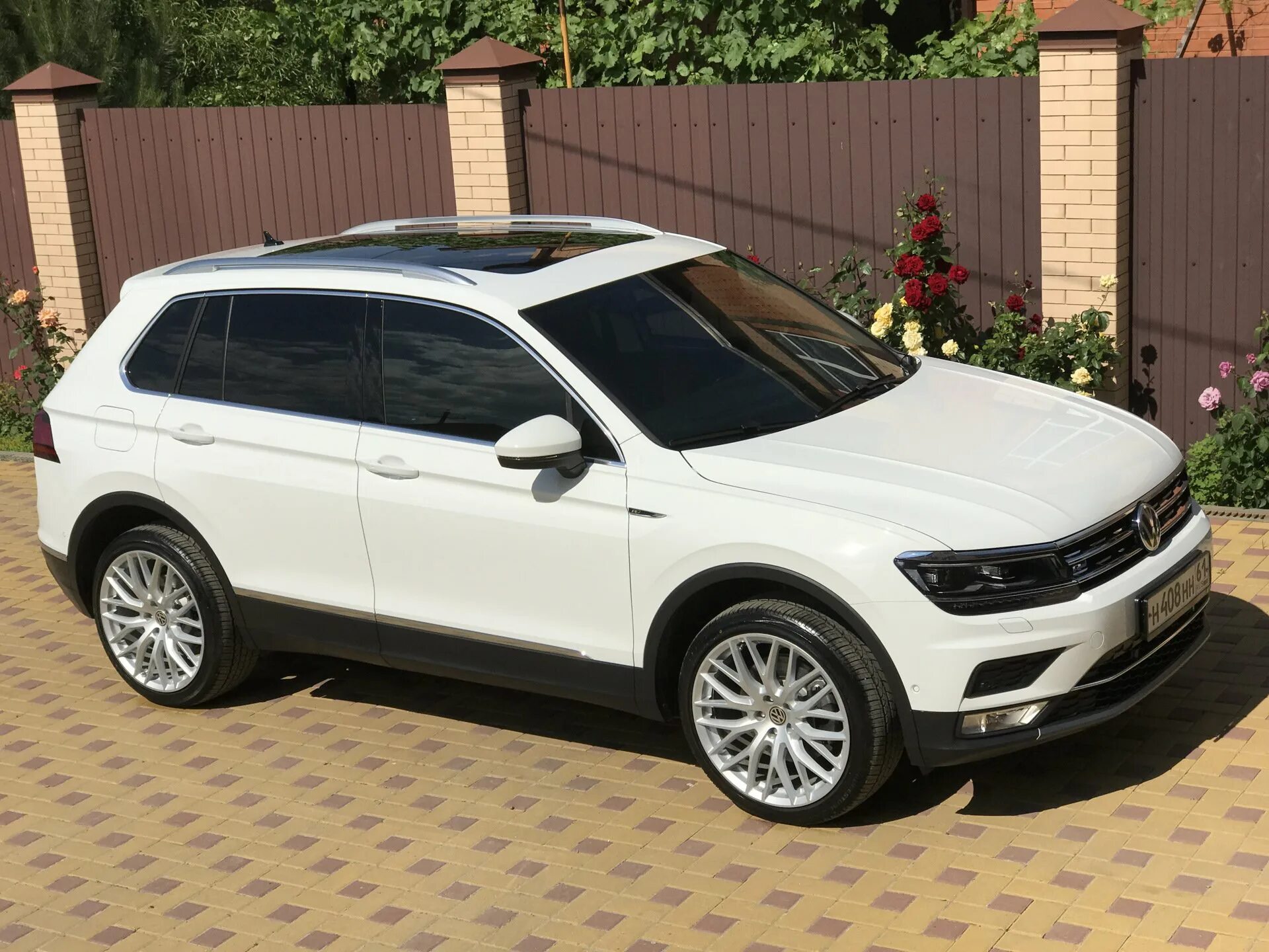 Колеса volkswagen tiguan. VW Tiguan r21. VW Tiguan 2 r. Tiguan 1 r20. Tiguan 2 r19.