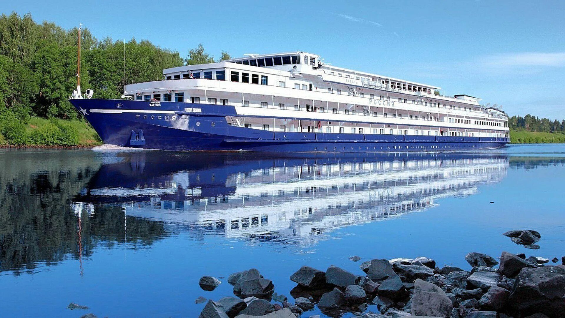 Теплоход панферов казань. Теплоход леонид красин по волге. Река миссисипи сша. Рек лайнеры. Рек лайнеры.