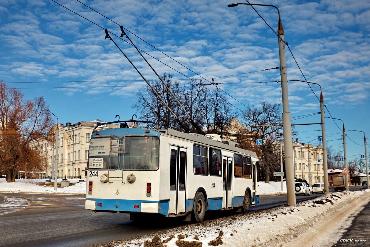 Скорости движения троллейбус. ЗИУ-682г-016.02. ЗИУ-10 троллейбус.