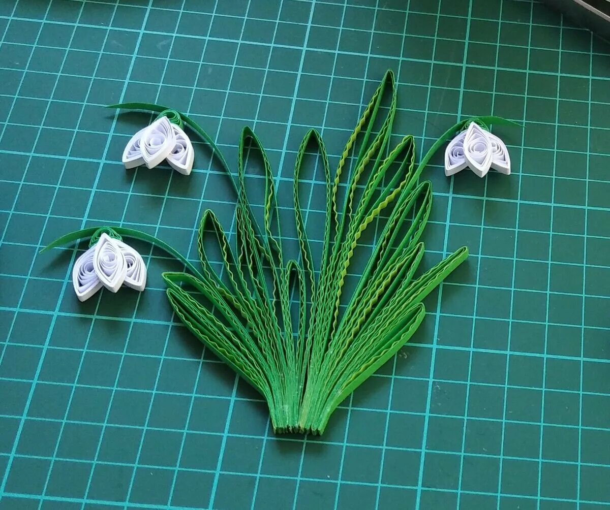 Крокотак подснежник. Поделки из бумаги весенние цветы. Подснежник из подручных материалов. Квиллинг весенние цветы. Квиллинг первоцветы.