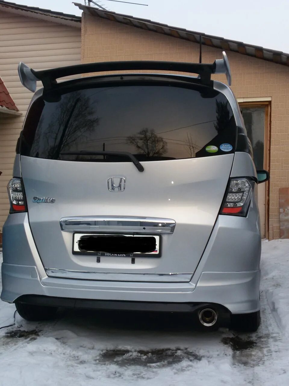 Дверь honda freed. Спойлер Honda freed. Honda freed 2010 год спойлер. Спойлер Mugen Honda freed. Задний спойлер Хонда Фрид.