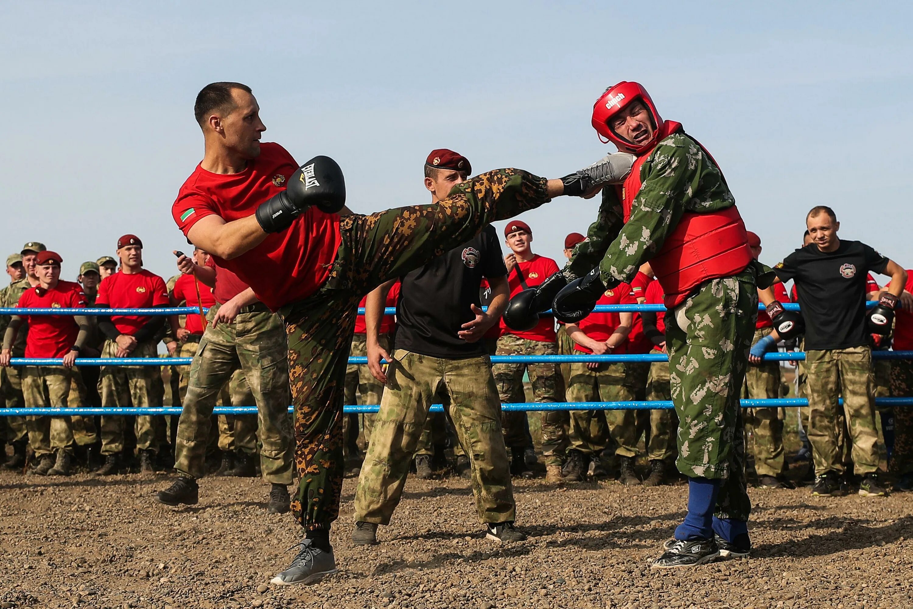 Краповый берет видео. Спецназ витязь краповый берет. спецназ витязь сдача на краповый берет. сдача на краповый берет 2003 витязь. спецназовец краповый берет.