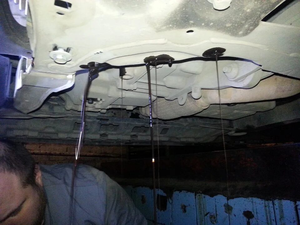 8. Замена масла мокка. Замена масла мокка. Опель мокка уровень масла. Заливная пробка акпп опель мокка 1.