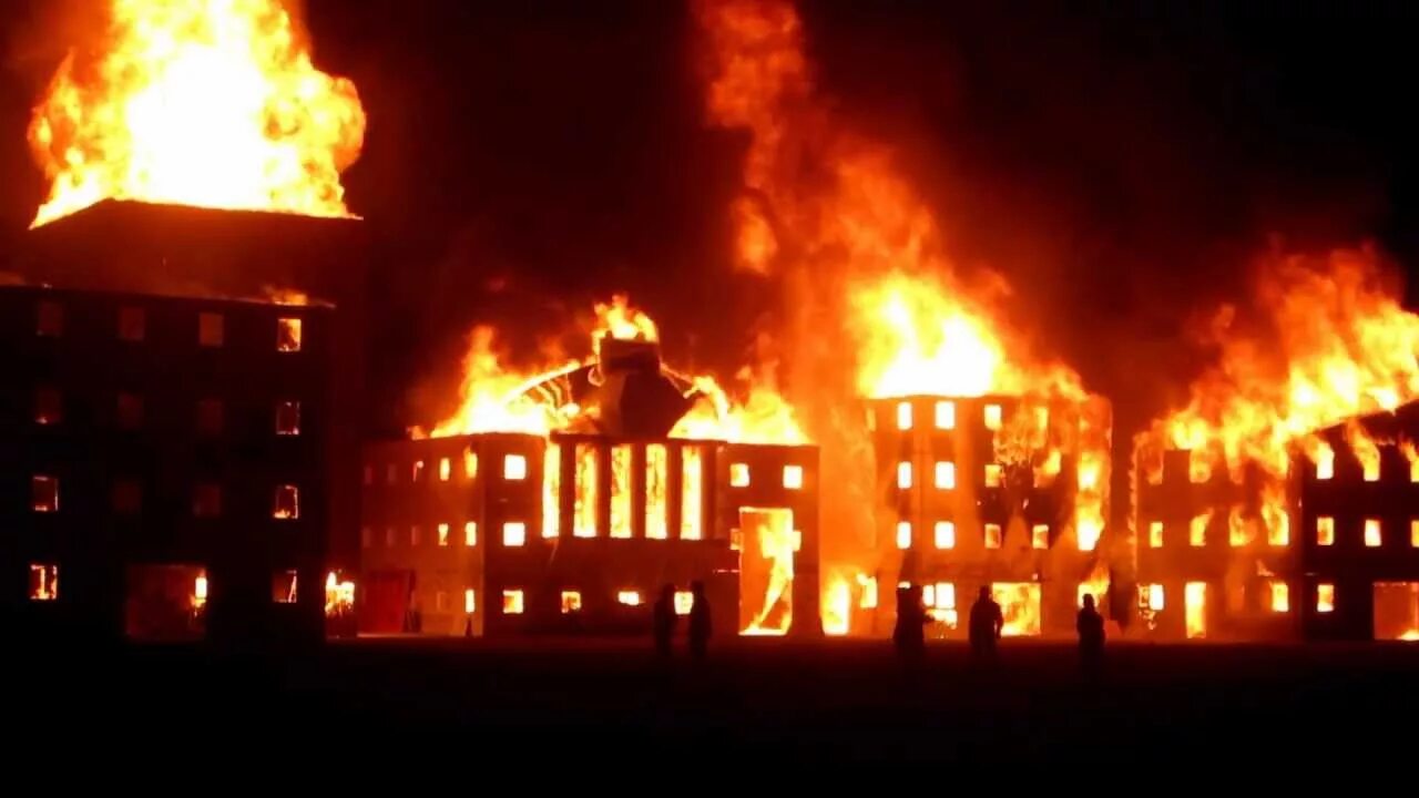 Приснилось что дом сгорел. Зарево огня. Сон горит улица. Пожар в здании. Видео на машине сквозь горящий лес в америкк.