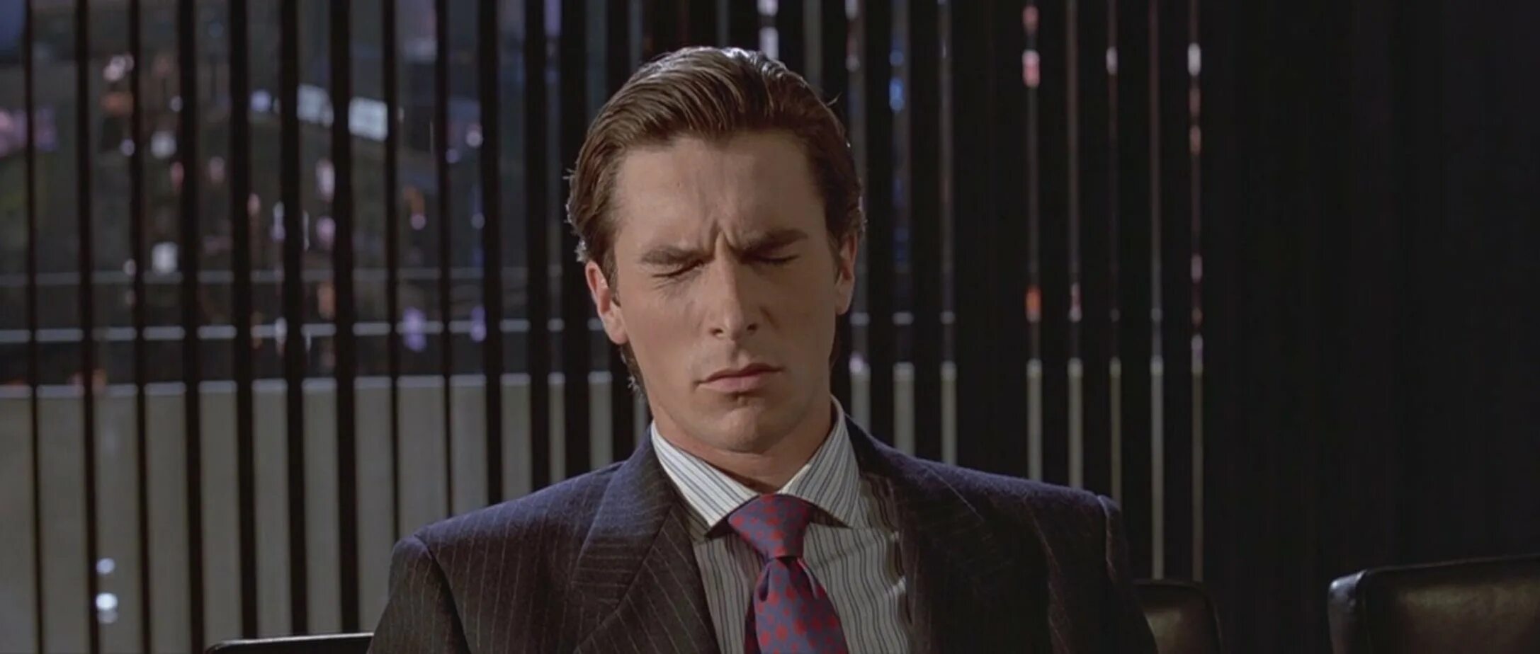 Patrick bateman gif. Patrick bateman. американский психопат фил коллинз. американский психопат gif. аналитик фильм.