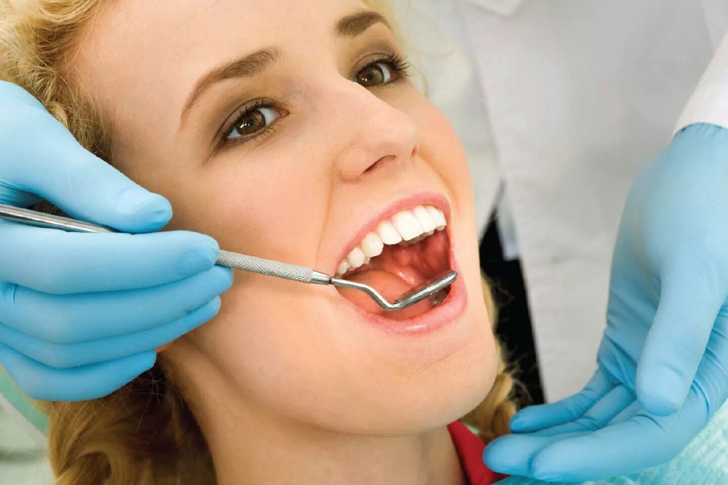 Зубы стоматология. Обследование у стоматолога. Осмотр зубов у стоматолога. Осмотр полости рта у стоматолога.