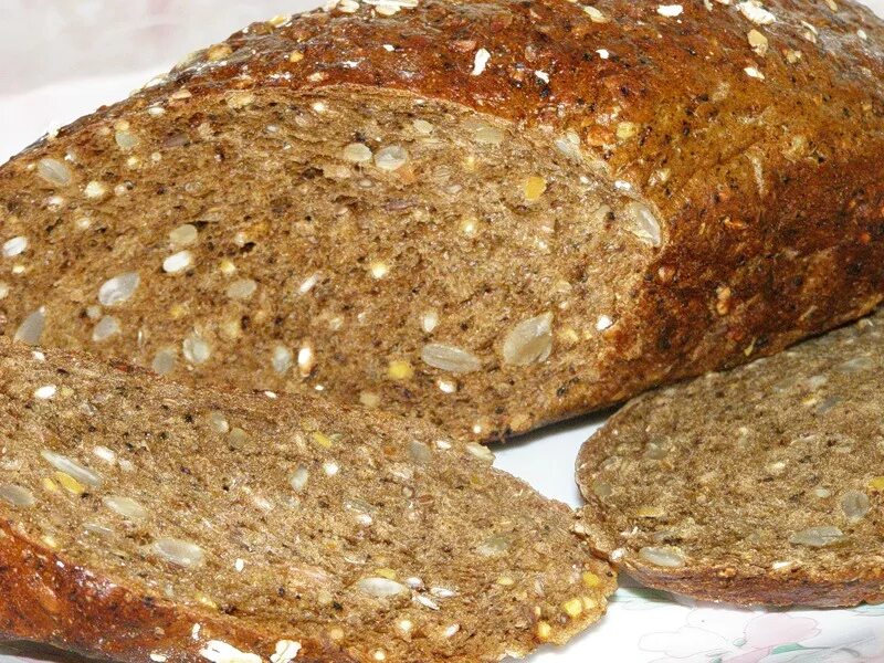 Хлеб из пророщенной пшеницы. Хлеб. Хлеб злаковый. Хлеб с отрубями. Хлеб со злаками.
