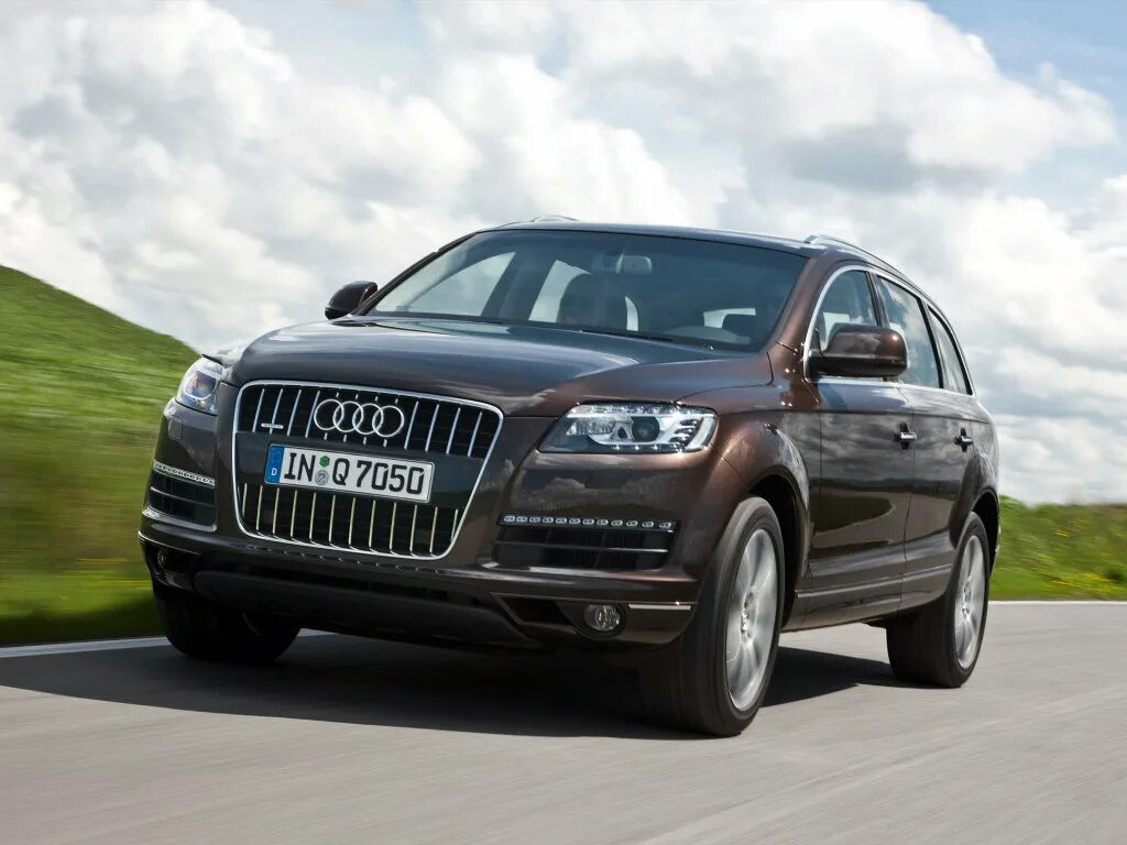 Купить й 7. Audi q7. Ауди джип q7. Ауди джип q7 новый. Audi q7 007.