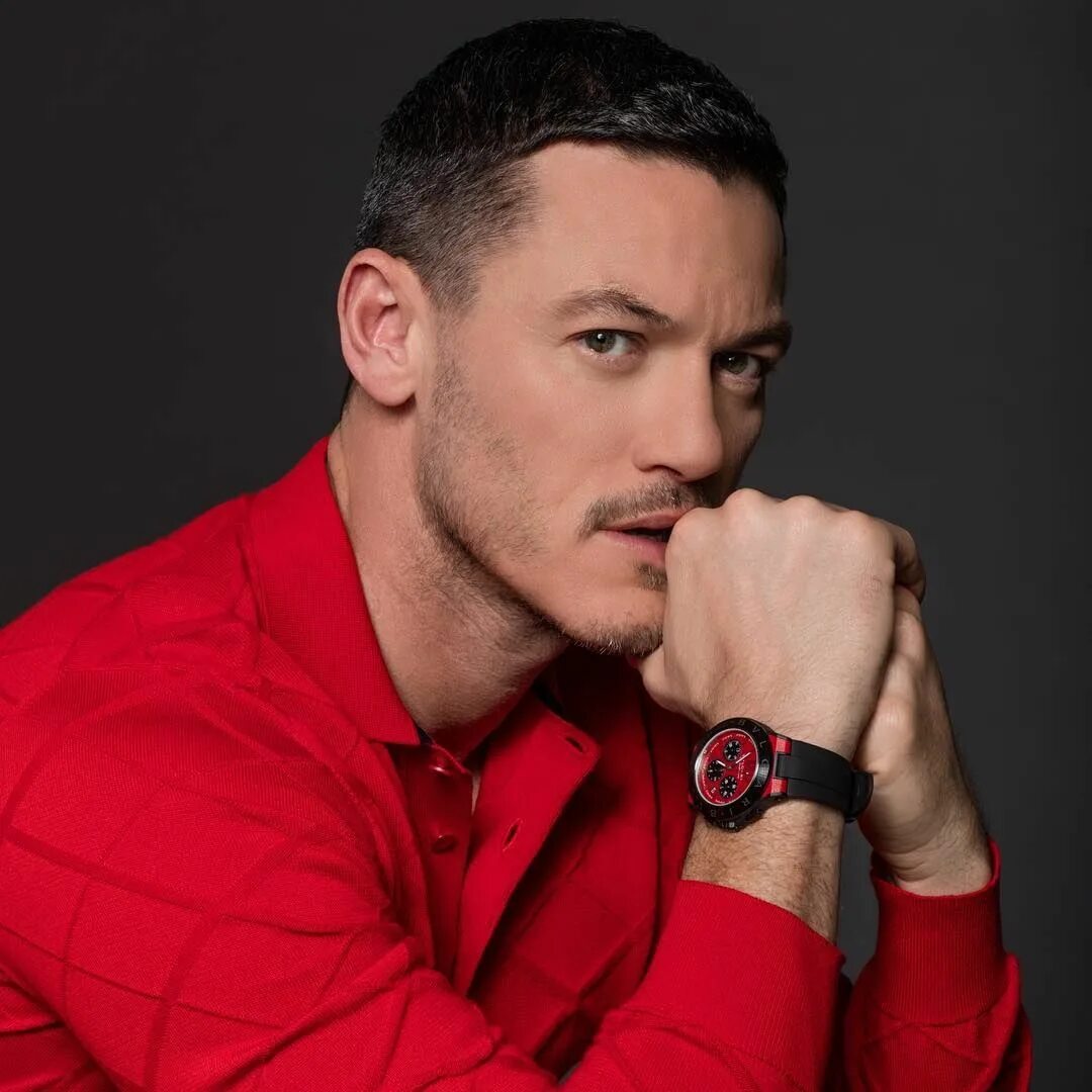 Luke evans. Люк Эванс. Люк Эванс фото. Люк Эванс красивый. Люк Гэбриэл.