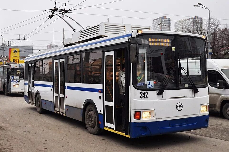 Троллейбусное депо ростов на дону. Лиаз ростов на дону. Движение 2 троллейбус ростов. Троллейбусный парк в ростове на дону. Ростов на дону троллейбус.