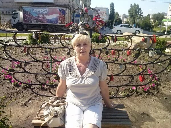 Познакомиться с женщиной из Волгограда, от 38 до 43 лет, без детей, с фото