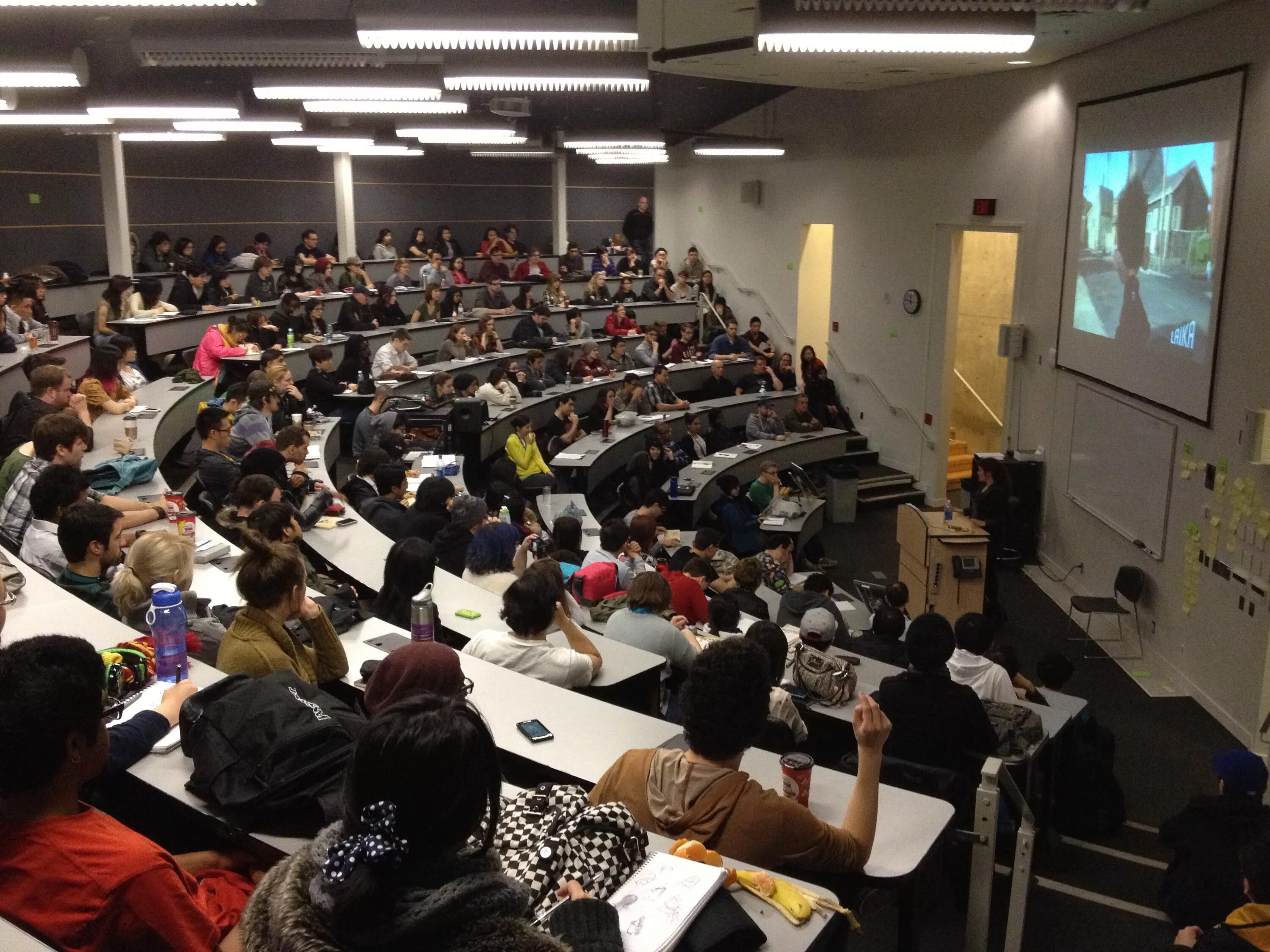 Мгу студенты. Спбгу университет санкт-петербург. Школа инвестора. Аудитория людей. Студенты на лекции.