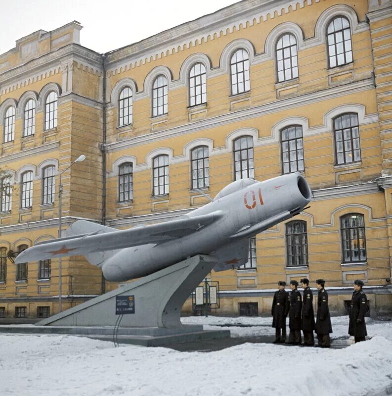 Оренбургское летное училище. Оренбургское военное училище Гагарин. Авиационное училище Гагарина. Гагаринская Летка Оренбург. Первый чкаловский