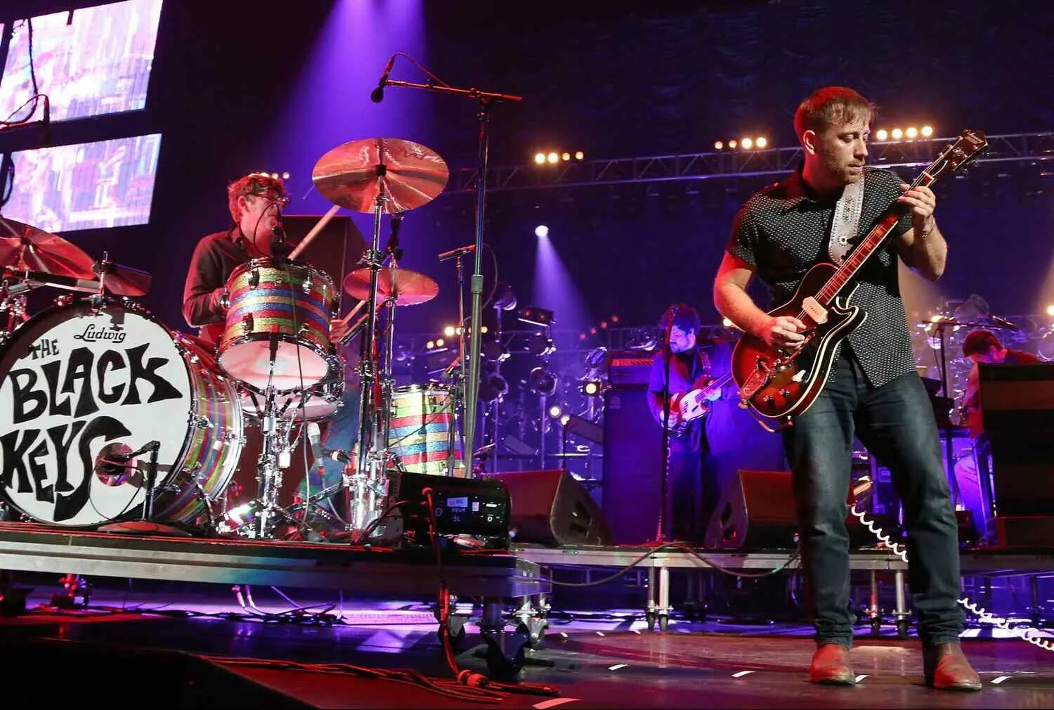 The black keys американская рок-группа. Группа the black keys. Блэк кейс группа 2021. Группа the black keys. Black keys фото.