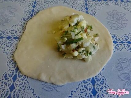 Чебуреки с яйцом и зеленым луком