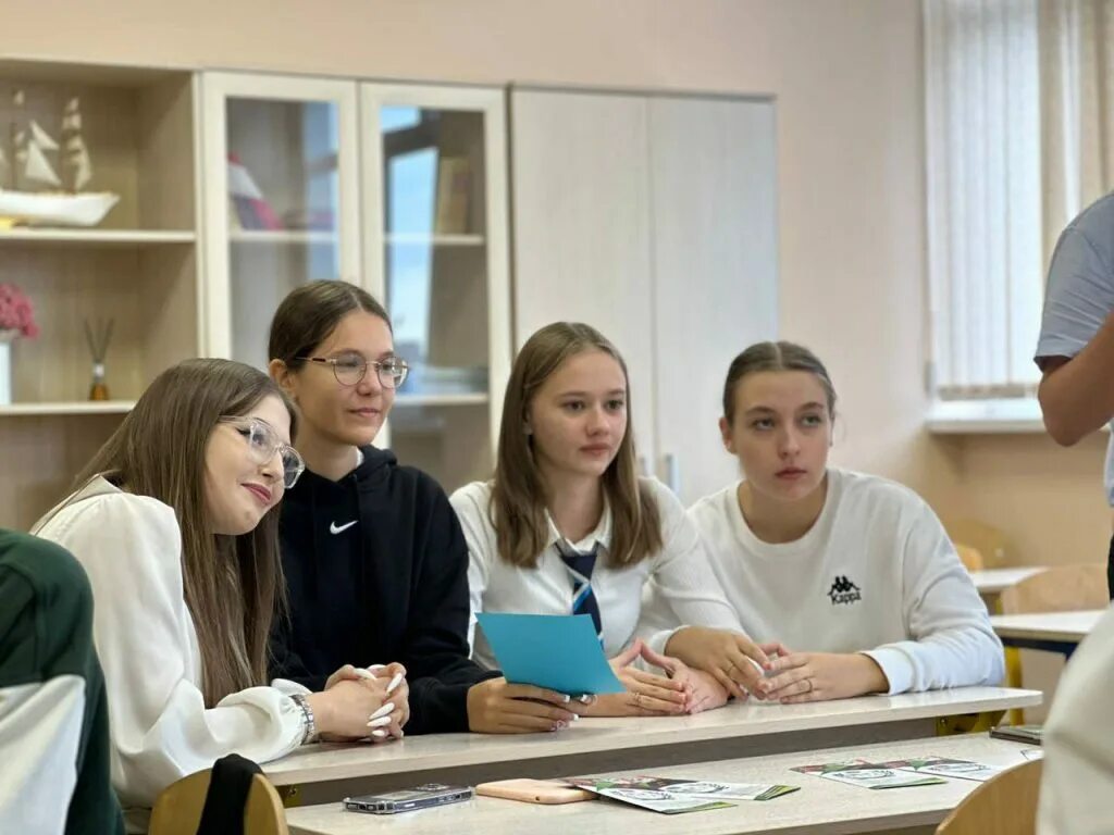 Сочи студенты. Спортзал университет. Фестиваль твой ход. Образовательные программы в школе. Xix всемирный фестиваль молодёжи и студентов.