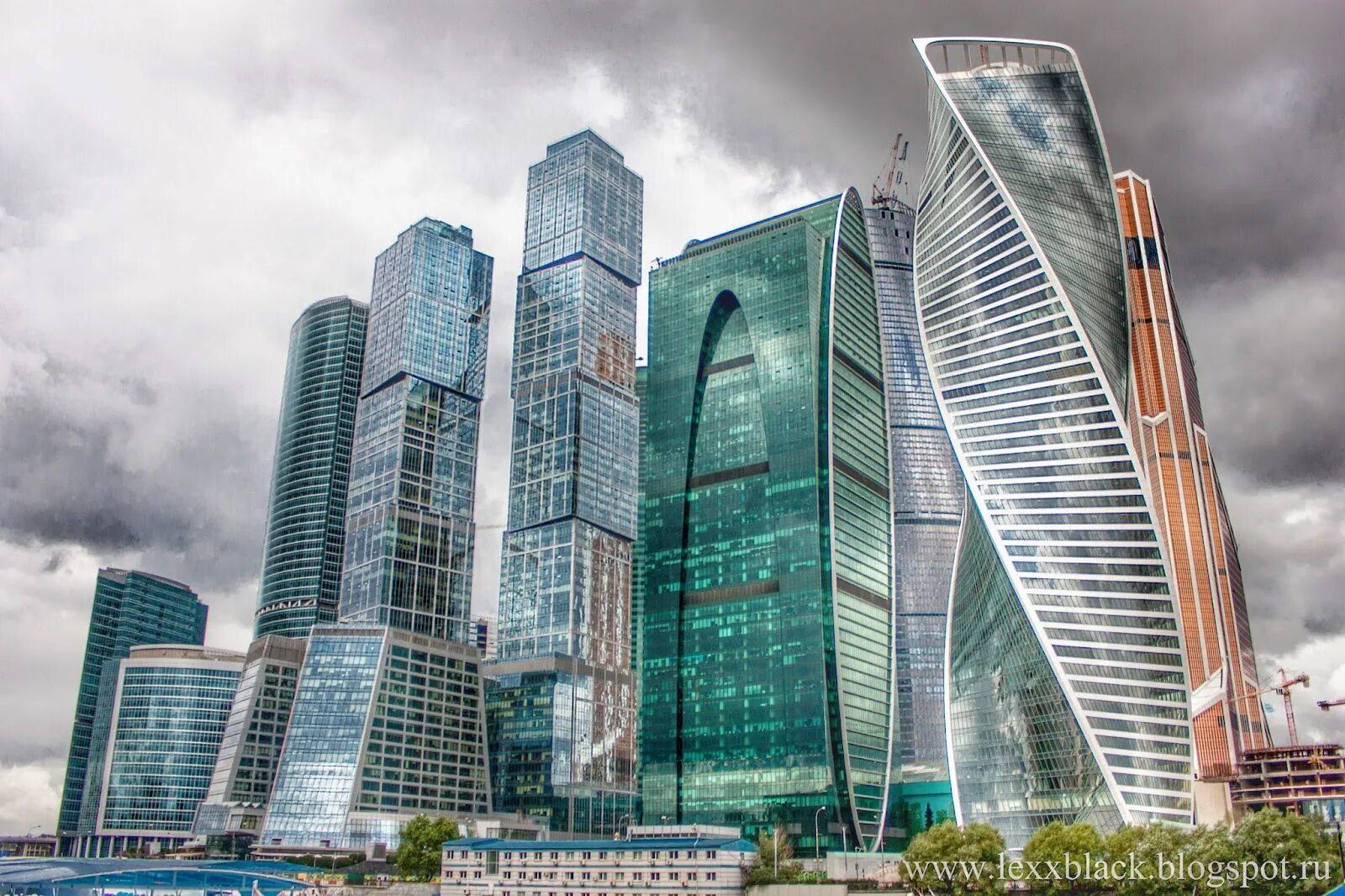 Кв м сити. Москва москва сити пресненская набережная 12. архитектурный стиль москоу сити. небоскребы москва сити. архитектура москвы москва сити пресненская набережная.