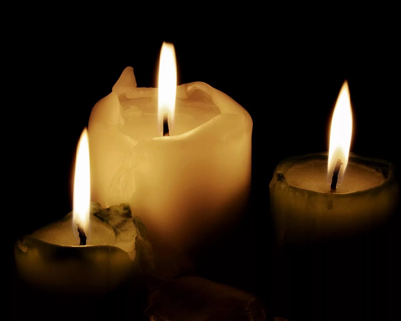 Свеча соболезнования. Траурная свеча. Светлая память свеча. Поминальные открытки со свечами. Поминальная свеча с надписью