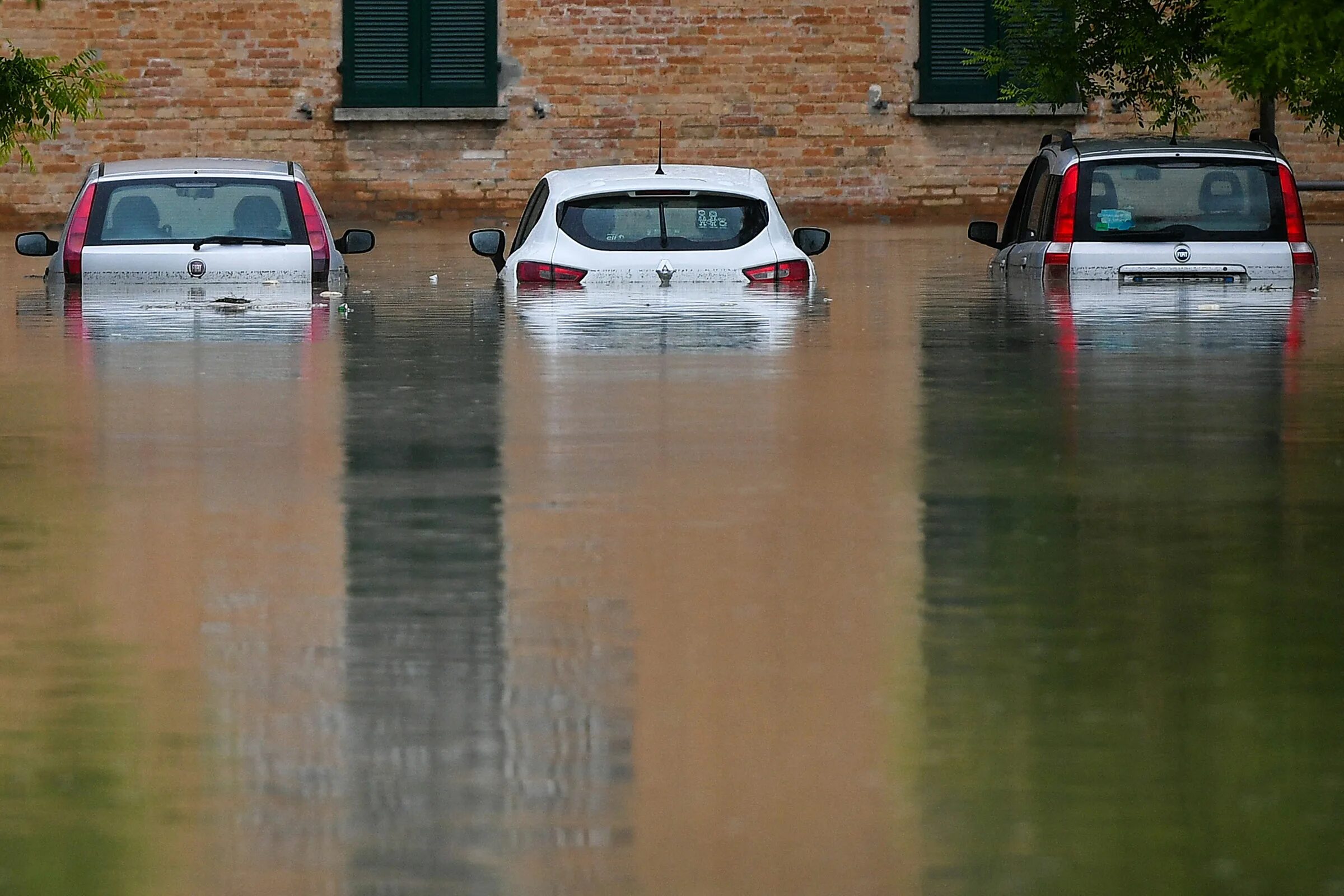 Где затопило город. Наводнение. Ливень. Ливни в Италии. Наводнение в Италии.