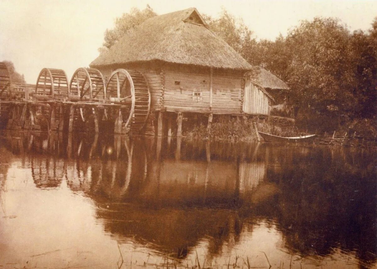 Старинные рек россии. Водяная мельница Савватьево 1886. Поленова "водяная мельница". Водяная мельница в России 19 века. Жернова мельница в 1900 году.