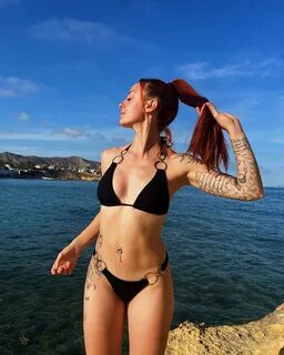 Ari quiere que sepáis que está muy buena y lo sabe. 