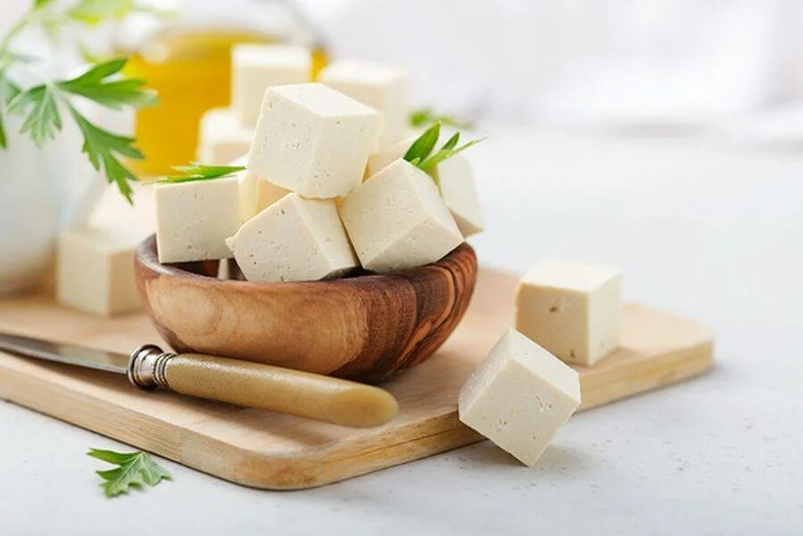 Сыр из сои. Сыр тофу. тофу соевый. тофу соевые продукты. соевый творог тофу.
