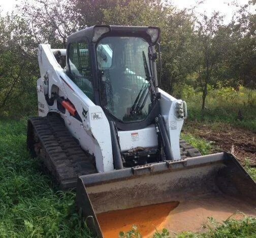 Стекло bobcat. Стекло Бобкэт 175. Bobcat 312. Лобовое стекло на Бобкэт 320. Лобовое стекло на Bobcat Holland 2015.