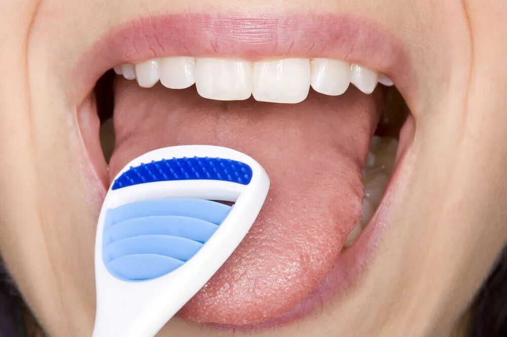 Щетка для чистки языка. Гигиена зубов. Стоматологические чистки для языка. Чем чистить рот