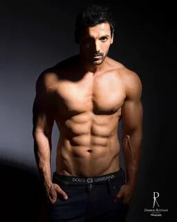 On Dec 17, a month ago, our fav Indian hottie John Abraham turned 50. 