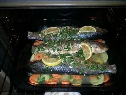 Кефаль с овощами в духовке