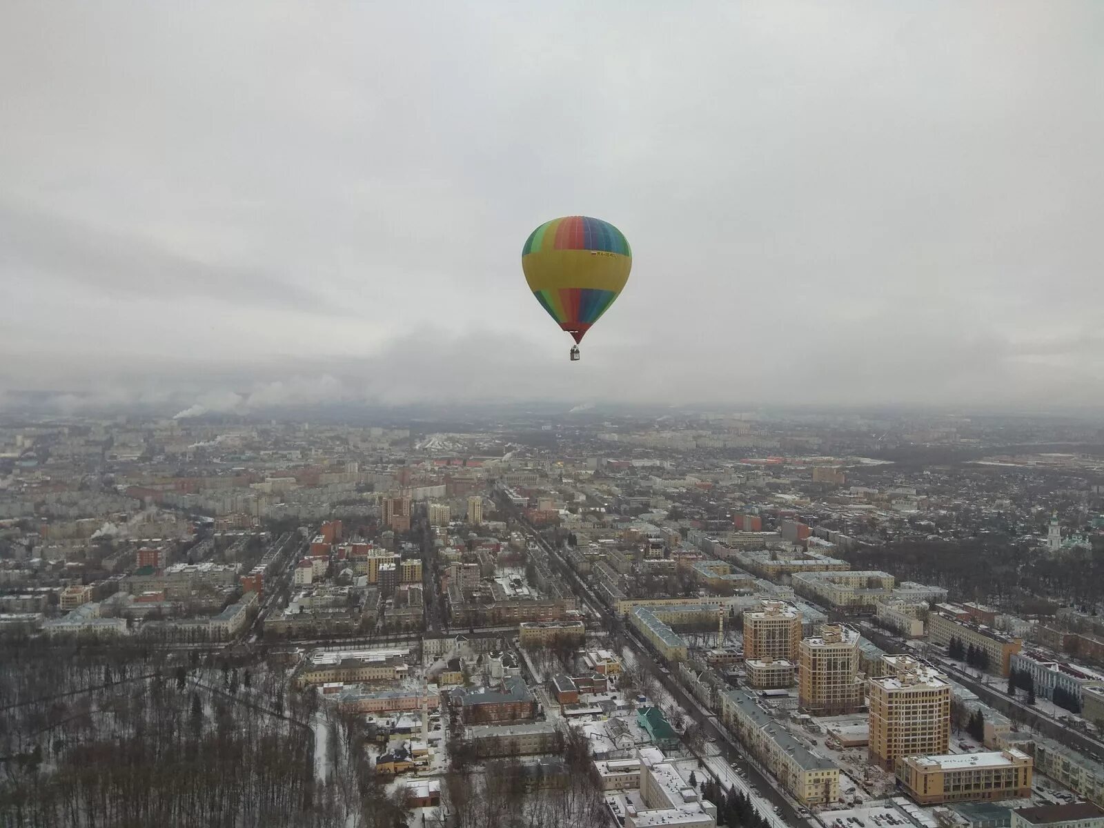 Полет на шаре в туле. Полет на воздушном шаре тула. воздушный шар над городом. воздушный шар над тулой. тула с воздушного шара.
