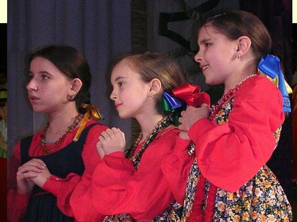 девицы-красавицы из оперы евгений онегин. три красивые девушки. ансамбль подруженька. девицы красавицы душеньки подруженьки. боскин хоровод.