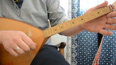 Как играть на балалайке