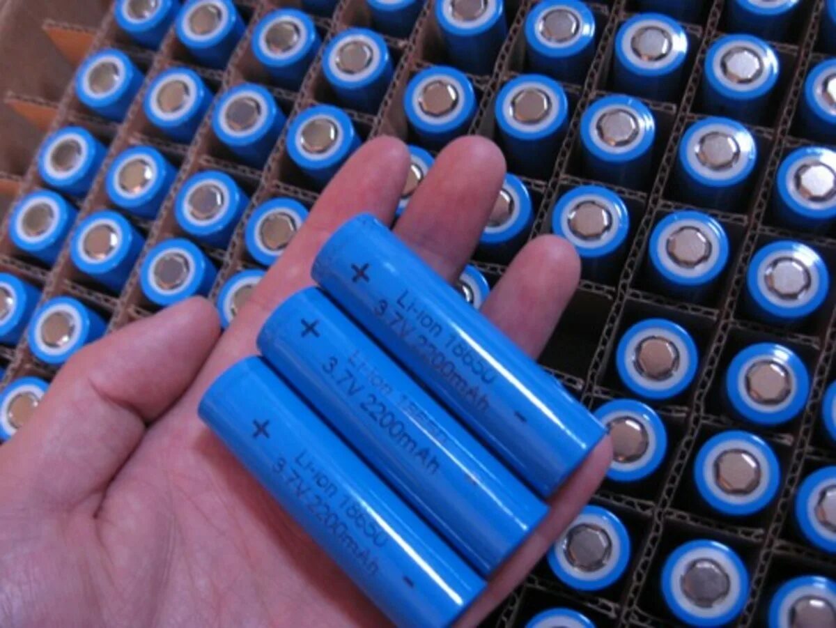 Ion batteries. Аккумулятор li-ion 18650. Li ion 18650. Аккумуляторы Тесла 18650. 18650 Lithium Battery.