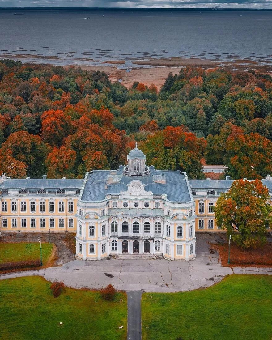 Дворцовая усадьба. Парк знаменка в петергофе. дворец великого князя николая николаевича петергоф. усадьба знаменка петродворец. дворец в знаменке петергоф.