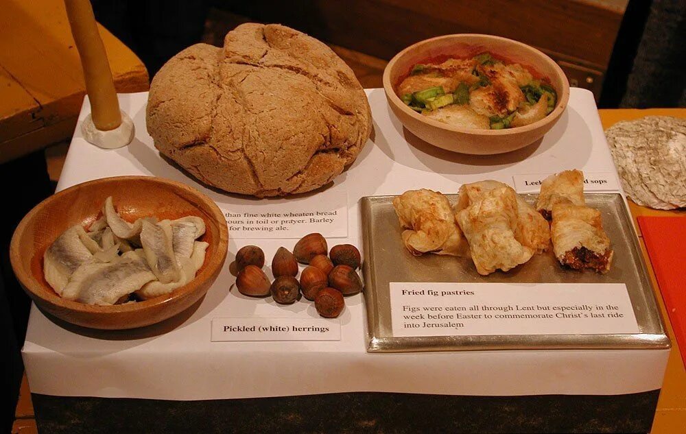 Средневековая еда. Средневековый обед. Средневековая европейская блюда. Еда в средневековье блюда.