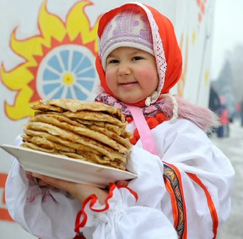 Девочка с блинами картинка