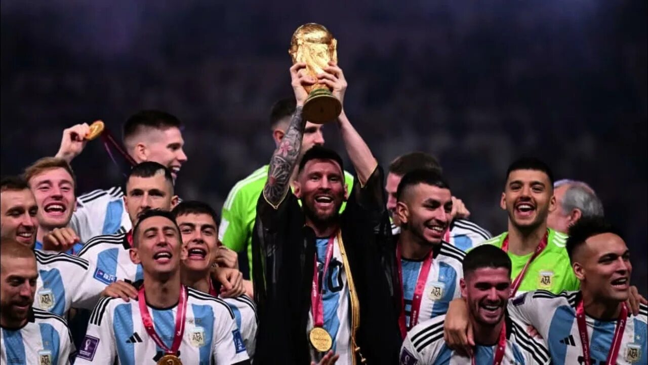 They win the cup. Бобби мур чм 1966. Англия чм 1966. They win the cup. They win the cup.