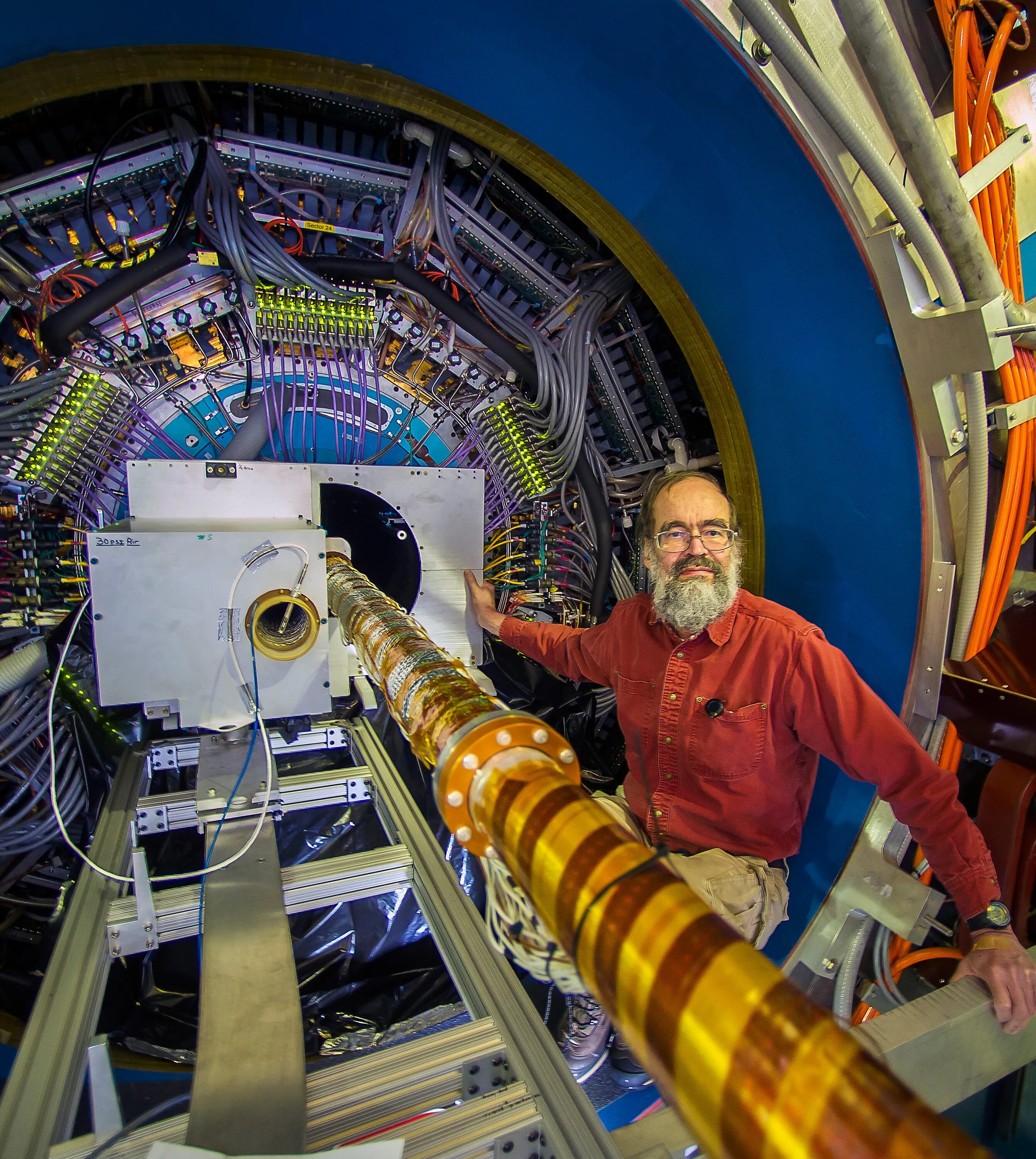 Ускоритель атомных частиц. Коллайдер адронный коллайдер. Адронный коллайдер в Женеве. Большой адронный коллайдер 2022. Адронный коллайдер ученые.