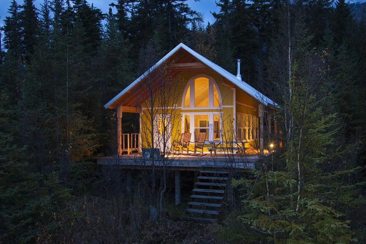Дома на аляске. Аляска Cabin. Аляска домики. Домик Аляска у озера Барун. Деревянный дом Аляска.
