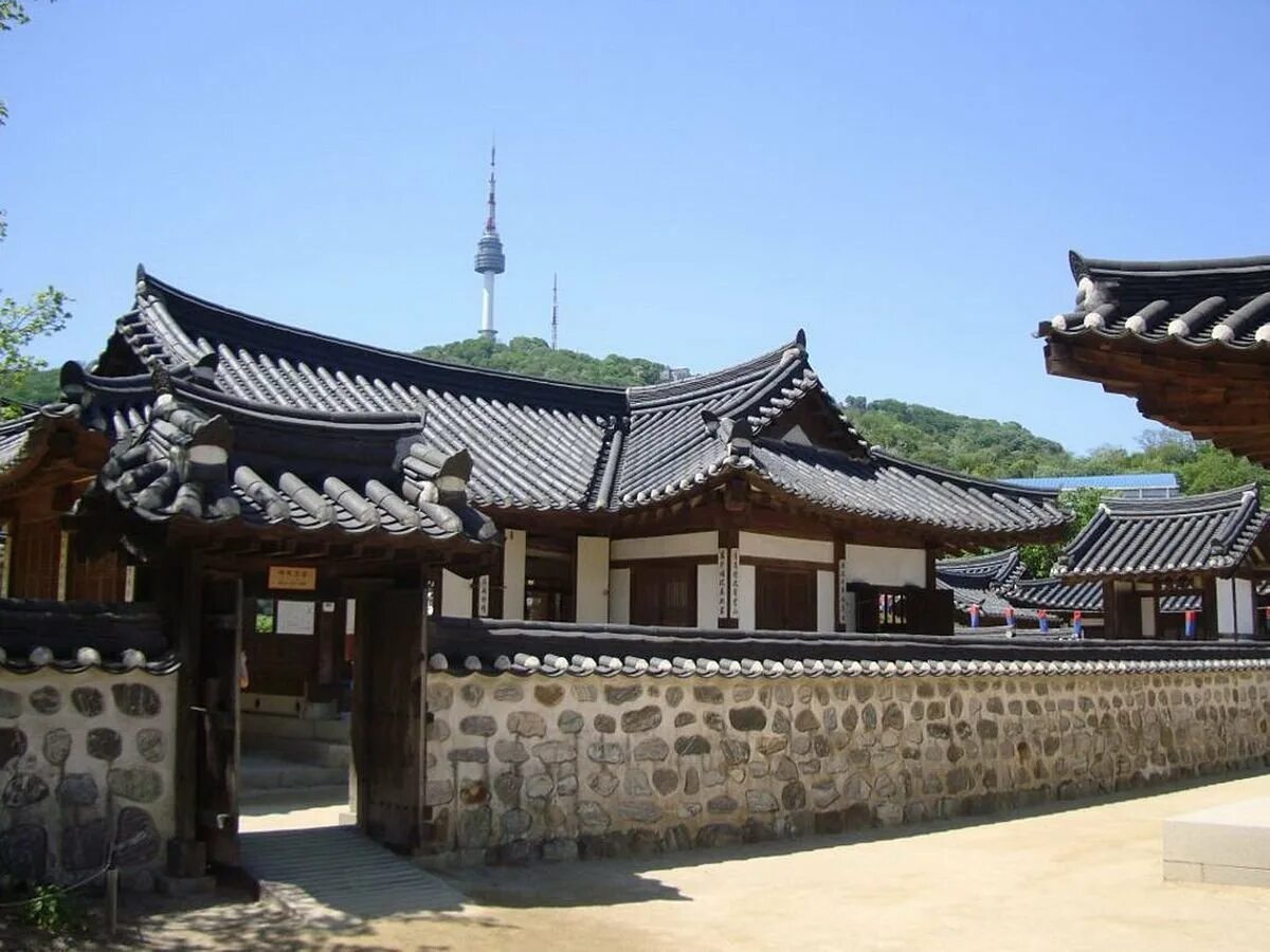 Корея дома отзывы. Традиционный корейский дом Ханок. Ханок дом в Корее. Корейская архитектура Ханок. Егваны Корея.