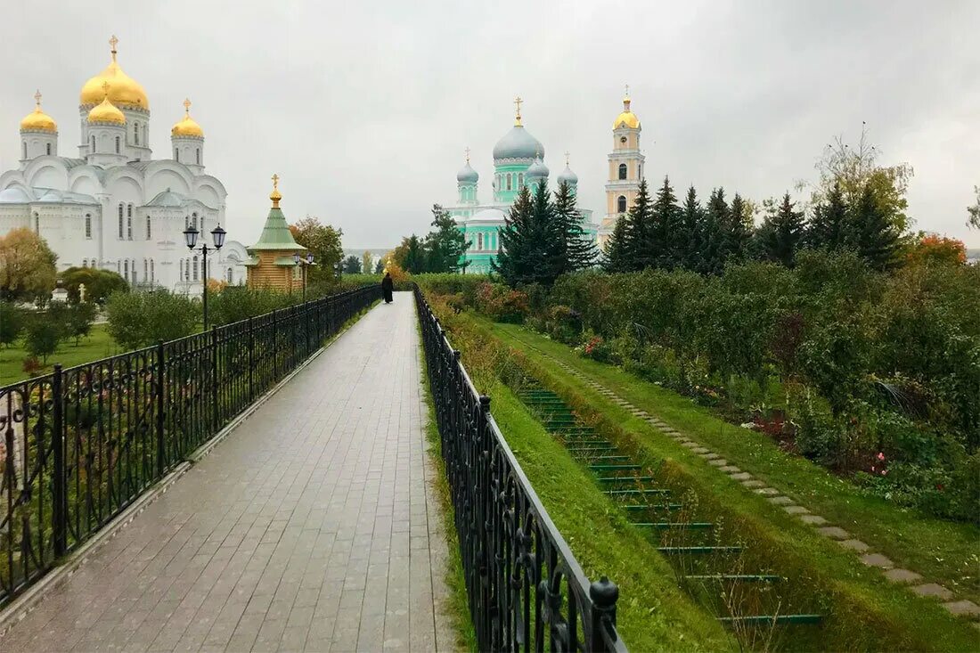 Дивеево монастырь святые. Серафимо-Дивеевский монастырь Святая канавка. Дивеевский монастырь канавка Богородицы.