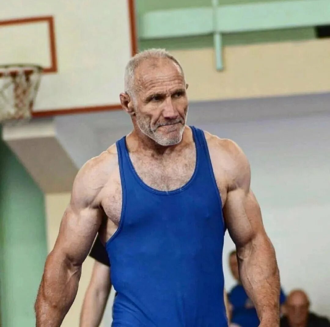 Сильный дед. Сильный дед