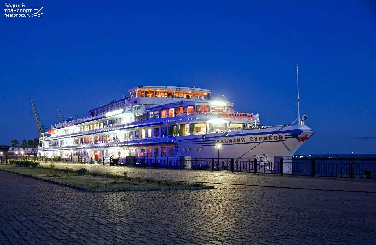 Теплоход суриков тетюши. Теплоход суриков мостурфлот. Теплоход фото. Теплоход суриков мостурфлот. Теплоход суриков.